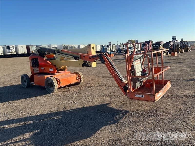 JLG E450AJ 2WD Electric Articulating Boom Lift Articulated boom lifts