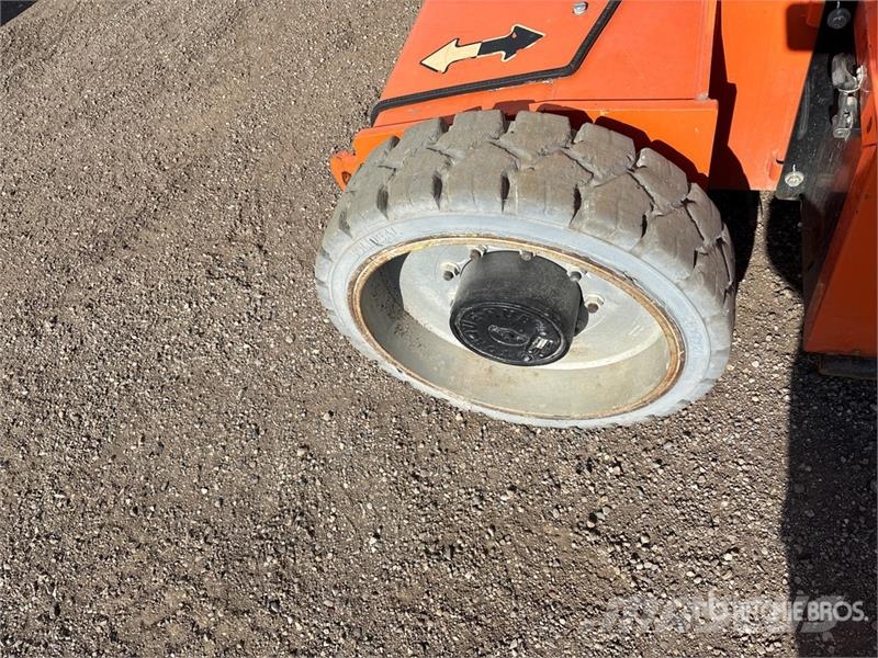 JLG E450AJ 2WD Electric Articulating Boom Lift Zglobne dvižne ploščadi