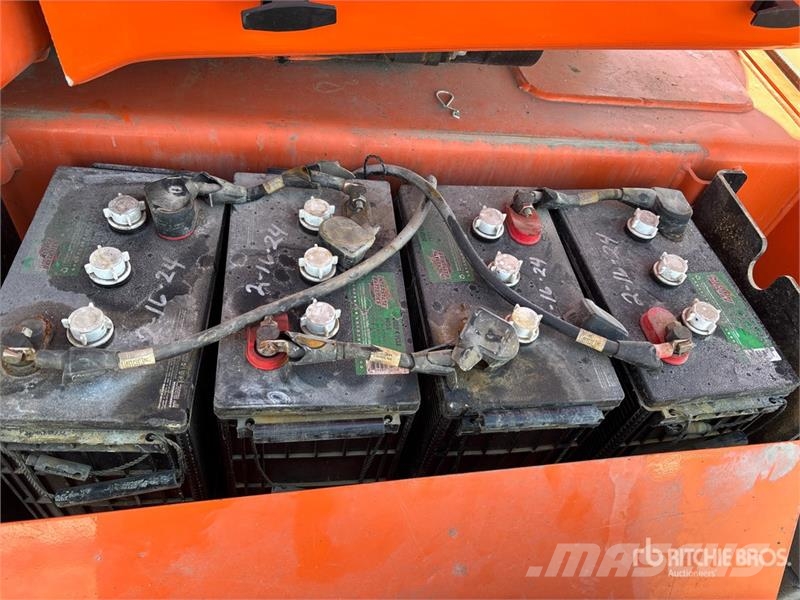 JLG E450AJ 2WD Electric Articulating Boom Lift Zglobne dvižne ploščadi