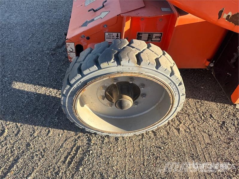 JLG E450AJ 2WD Electric Articulating Boom Lift Articulated boom lifts