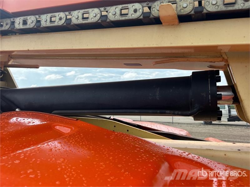 JLG M600JP 2WD Hybrid Articulating Boom Lift Articulated boom lifts
