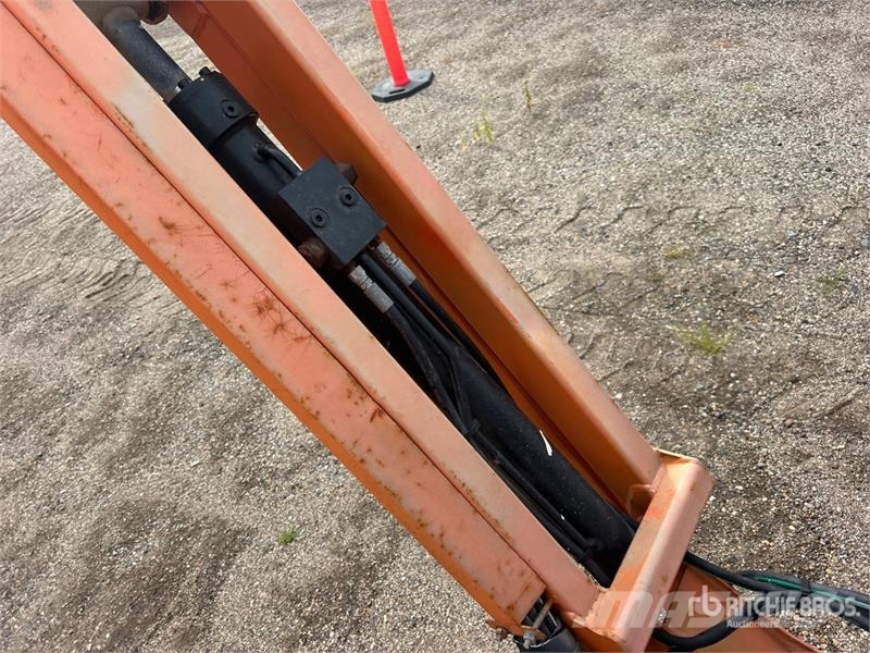 JLG M600JP 2WD Hybrid Articulating Boom Lift Articulated boom lifts