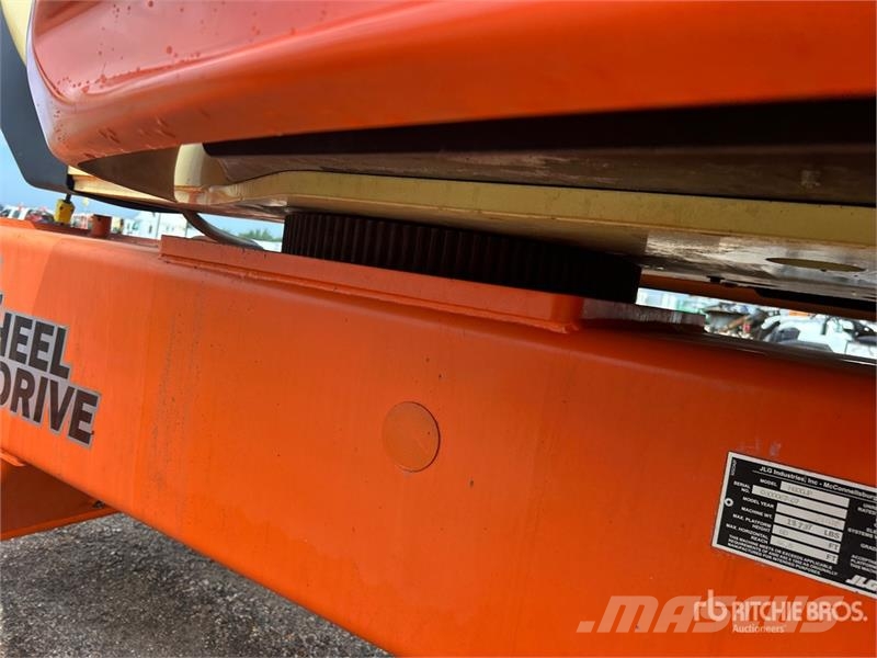 JLG M600JP 2WD Hybrid Articulating Boom Lift Articulated boom lifts