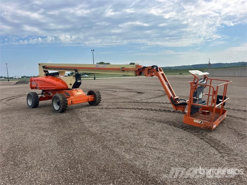 JLG M600JP 2WD Hybrid Articulating Boom Lift Articulated boom lifts