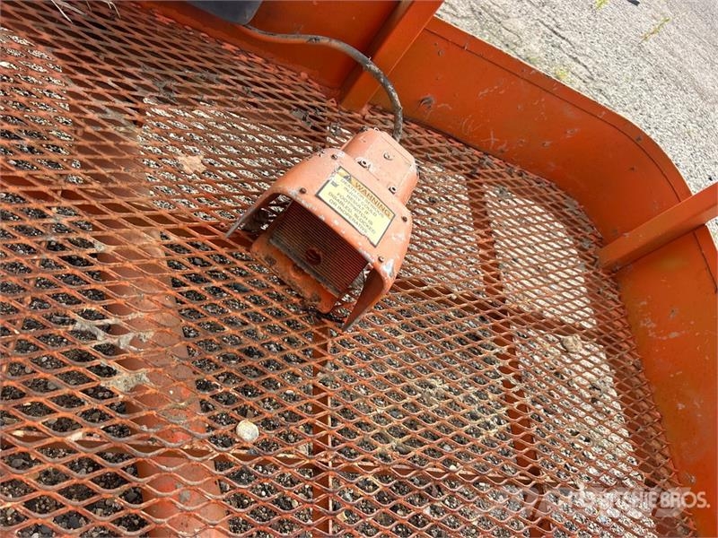 JLG M600JP 2WD Hybrid Articulating Boom Lift Articulated boom lifts
