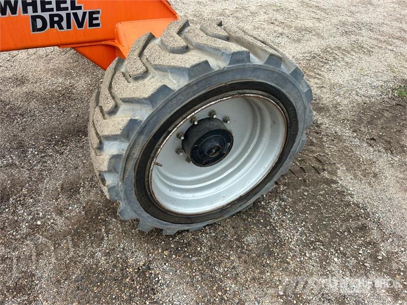 JLG M600JP 2WD Hybrid Articulating Boom Lift Articulated boom lifts