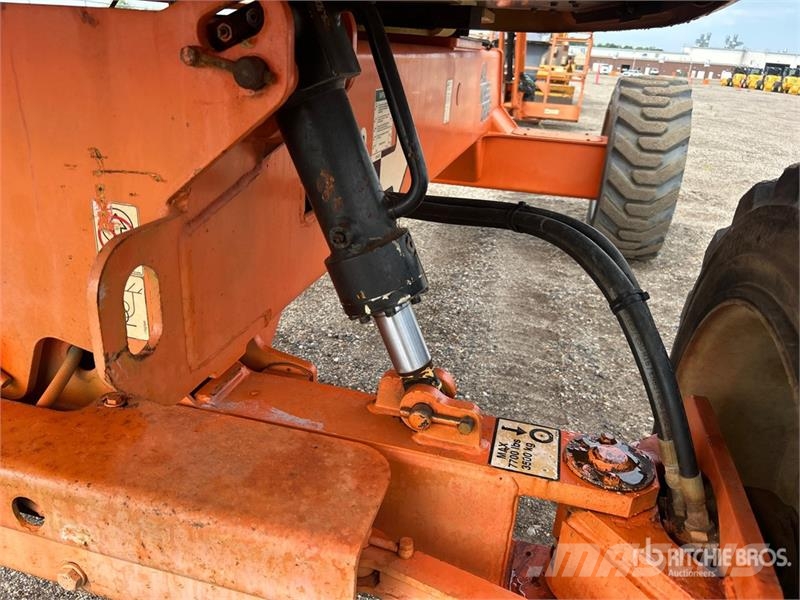 JLG M600JP 2WD Hybrid Articulating Boom Lift Articulated boom lifts