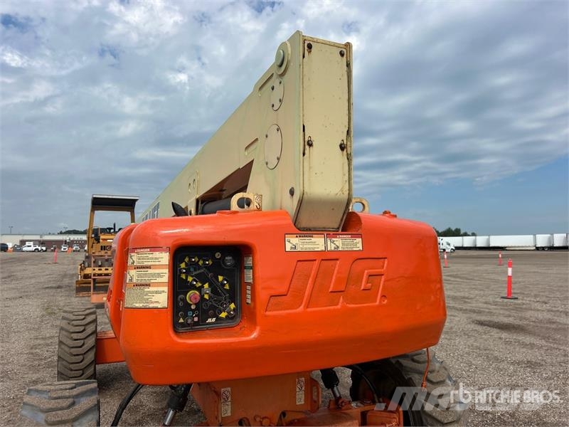 JLG M600JP 2WD Hybrid Articulating Boom Lift Articulated boom lifts