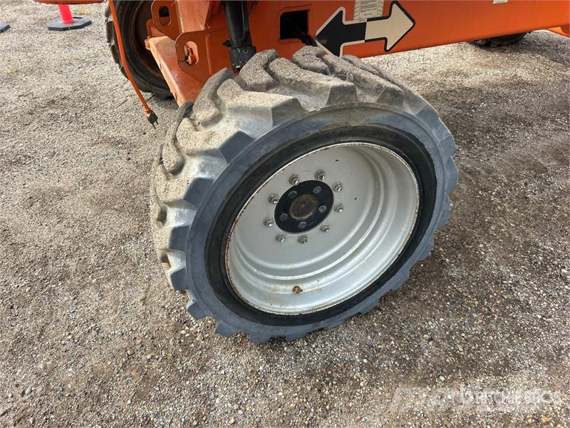 JLG M600JP 2WD Hybrid Articulating Boom Lift Articulated boom lifts