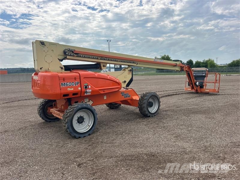 JLG M600JP 2WD Hybrid Articulating Boom Lift Articulated boom lifts