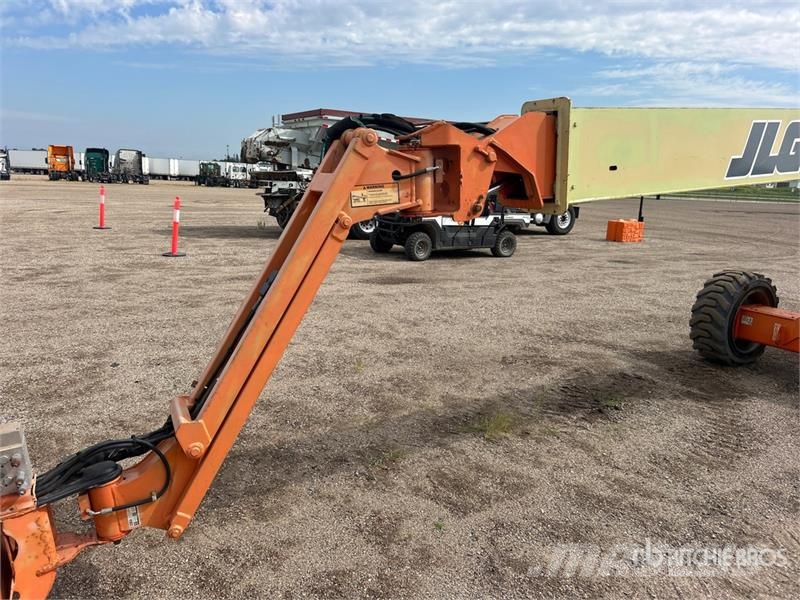 JLG M600JP 2WD Hybrid Articulating Boom Lift Articulated boom lifts