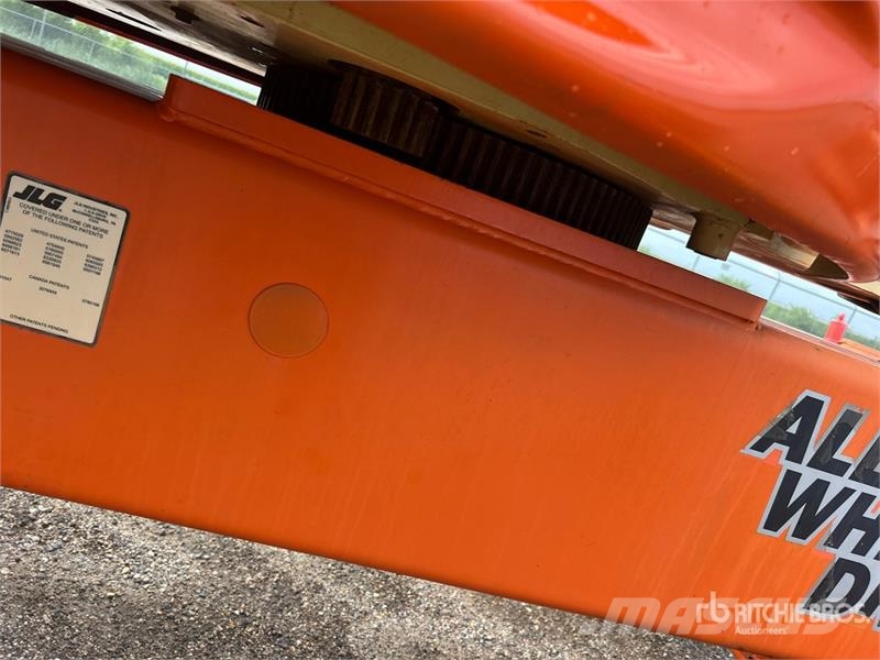 JLG M600JP 2WD Hybrid Articulating Boom Lift Articulated boom lifts