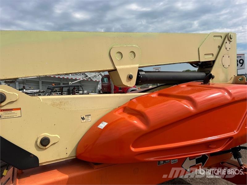 JLG M600JP 2WD Hybrid Articulating Boom Lift Articulated boom lifts