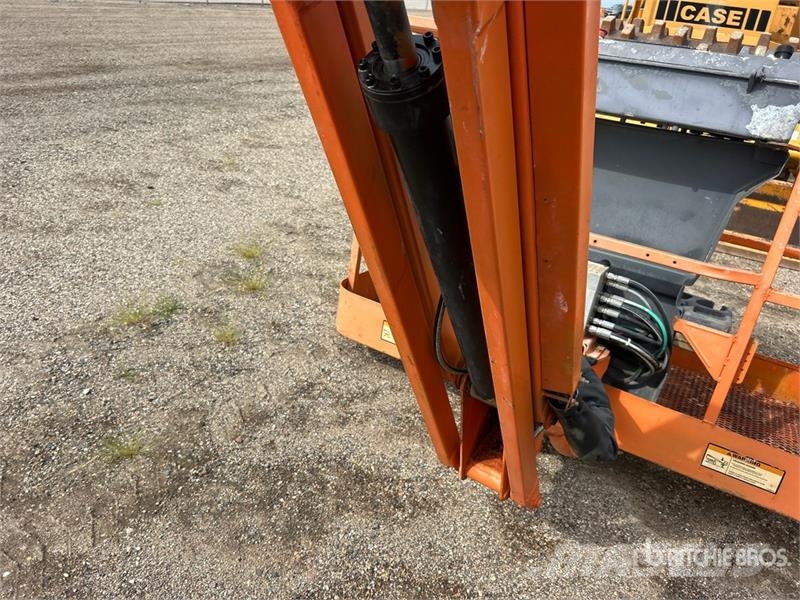 JLG M600JP 2WD Hybrid Articulating Boom Lift Articulated boom lifts