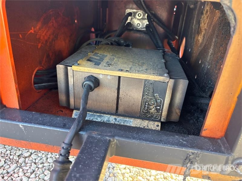JLG T-350 Towable Lift (Inoperable) Vlečne dvižne ploščadi