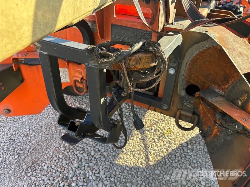 JLG T-350 Towable Lift (Inoperable) Vlečne dvižne ploščadi