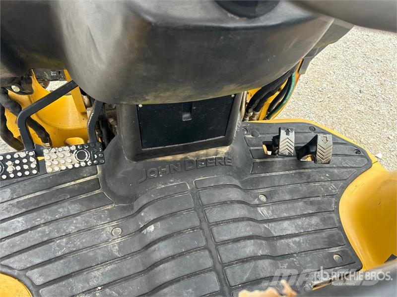 John Deere 110 4x4 Backhoe Loader Ekskavatori-iekrāvēji