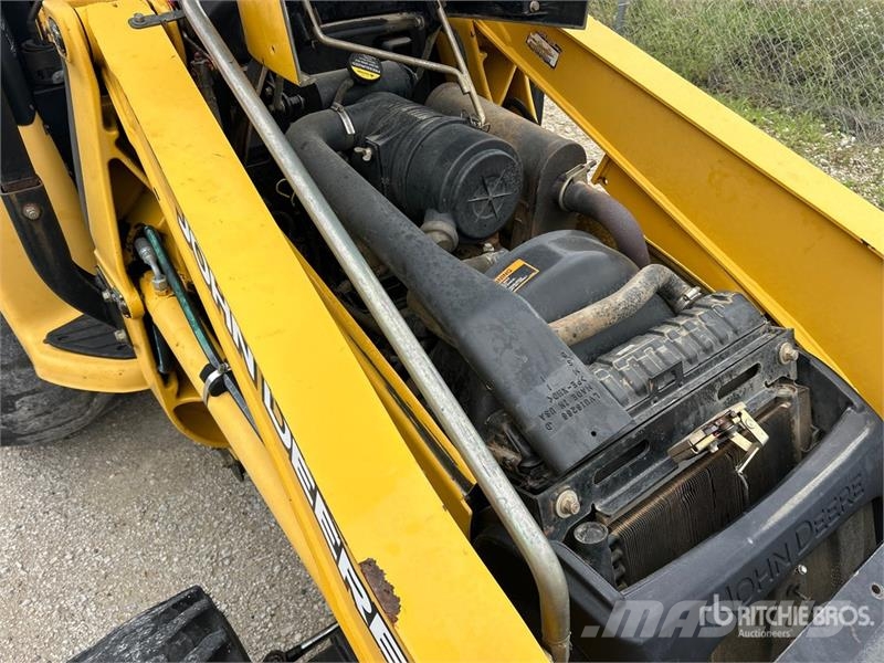 John Deere 110 4x4 Backhoe Loader Ekskavatori-iekrāvēji