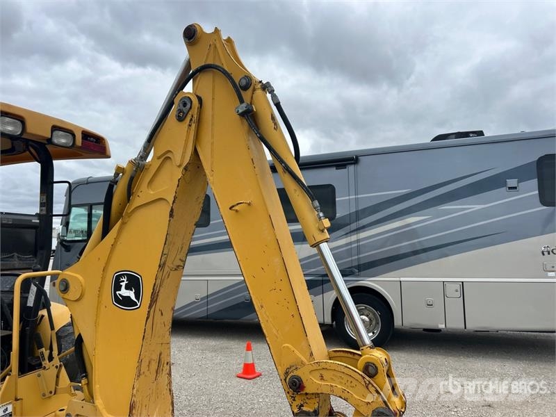 John Deere 110 4x4 Backhoe Loader Ekskavatori-iekrāvēji