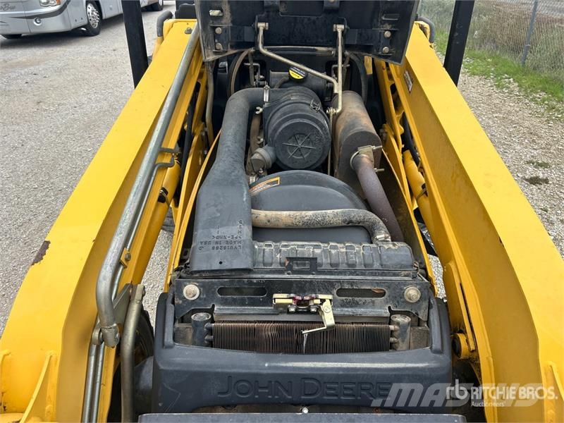 John Deere 110 4x4 Backhoe Loader Ekskavatori-iekrāvēji