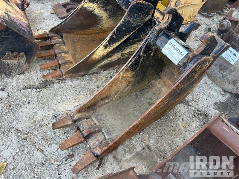 John Deere 13" 13 in Q/C Excavator Bucket Buckets