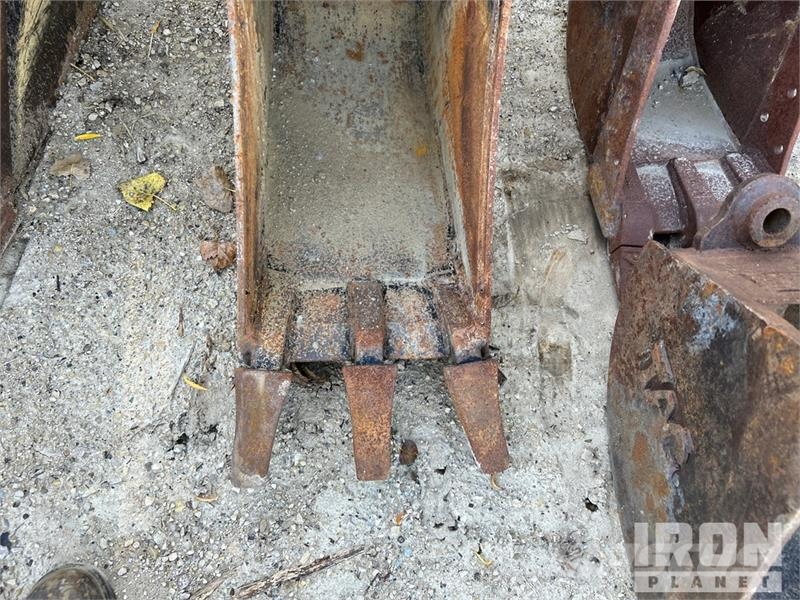 John Deere 13 in Q/C Excavator Bucket Baldes