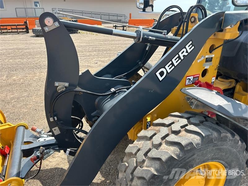 John Deere 204G Wheel Loader Kolesové nakladače