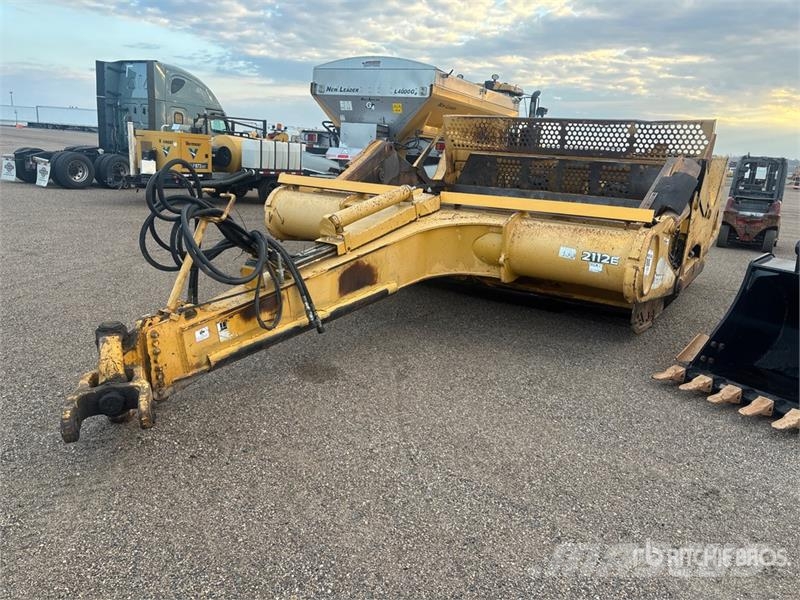John Deere 2112E Földnyesők (szkréperek)