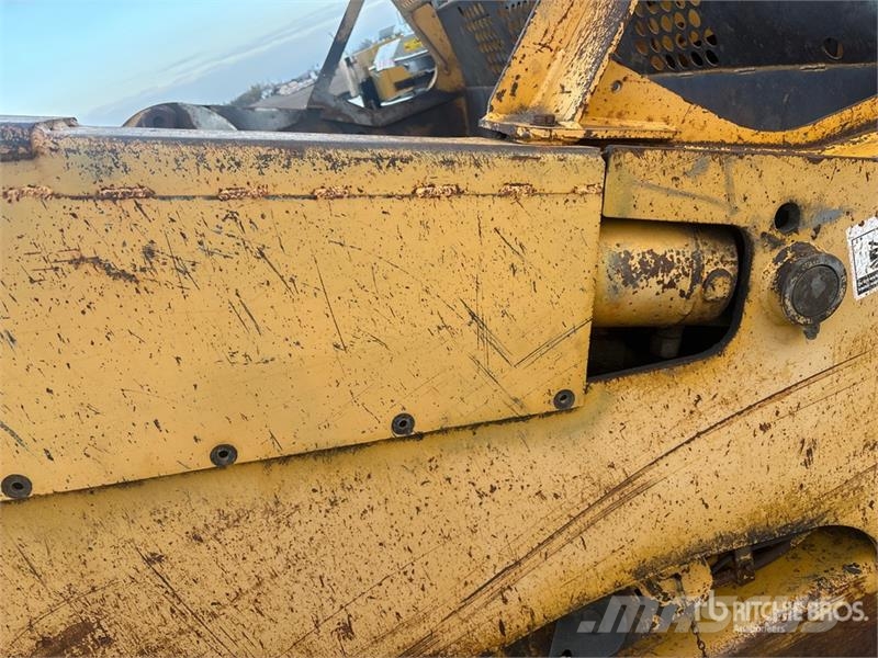 John Deere 2112E Földnyesők (szkréperek)