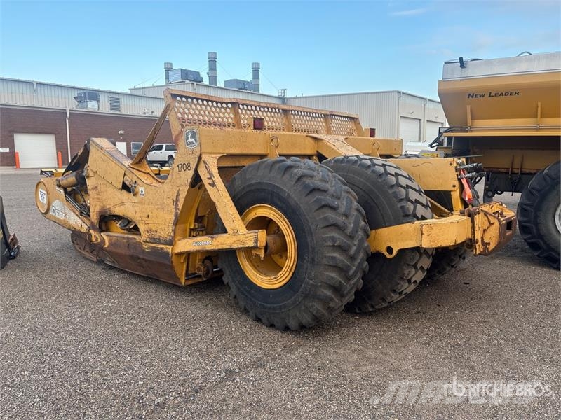 John Deere 2112E Földnyesők (szkréperek)