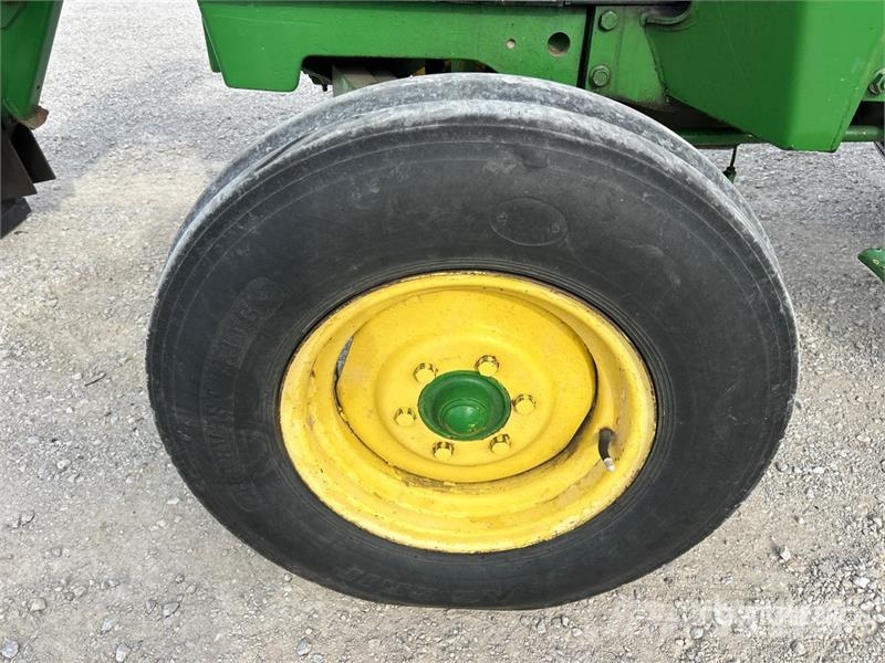 John Deere 2155 2WD Utility Tractor Kleintraktoren