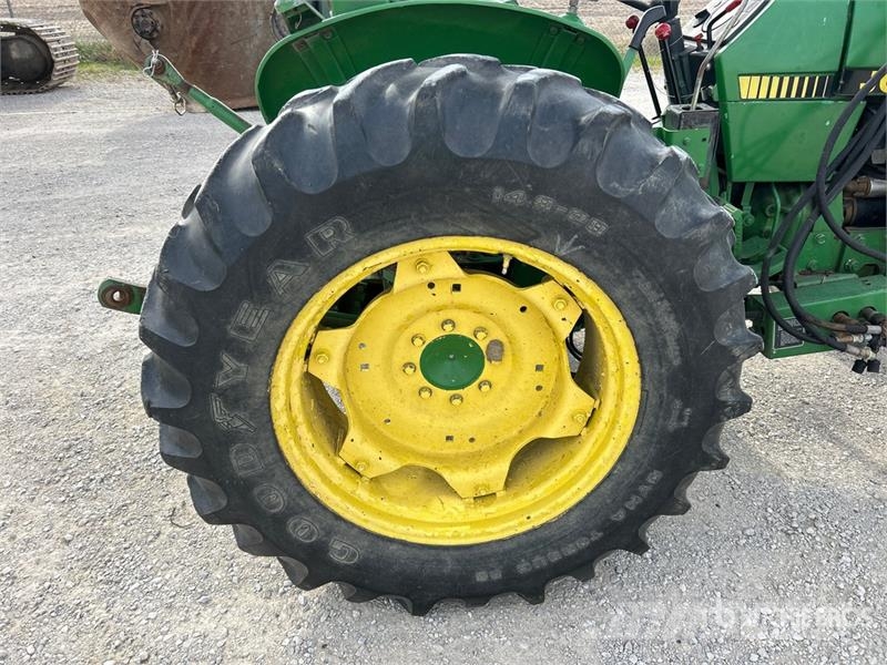 John Deere 2155 2WD Utility Tractor Kleintraktoren