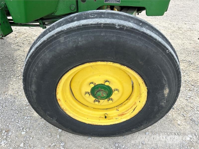 John Deere 2155 2WD Utility Tractor Kleintraktoren