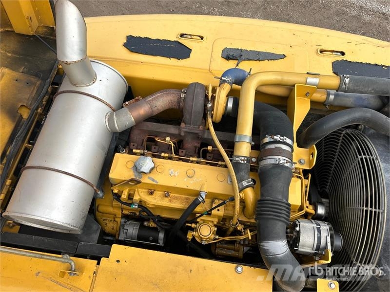 John Deere 230C LC Tracked Excavator حفارات زحافة