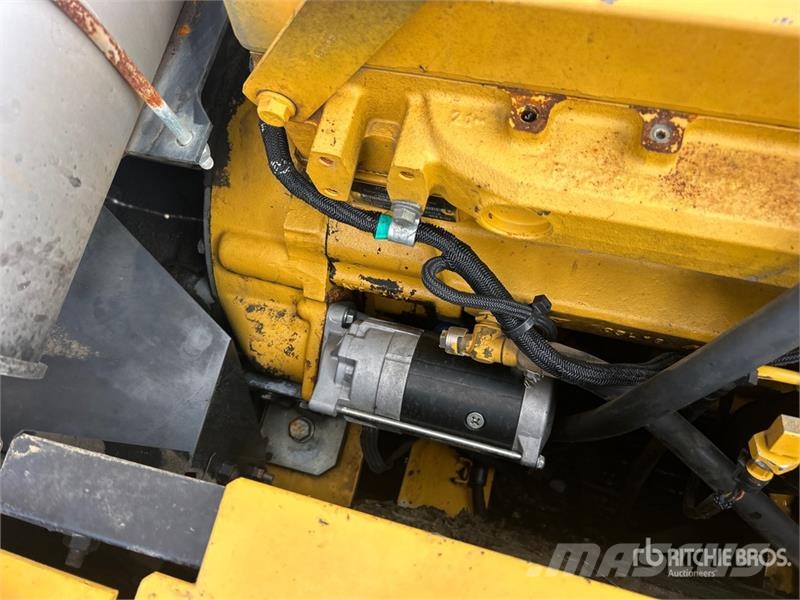 John Deere 230C LC Tracked Excavator حفارات زحافة