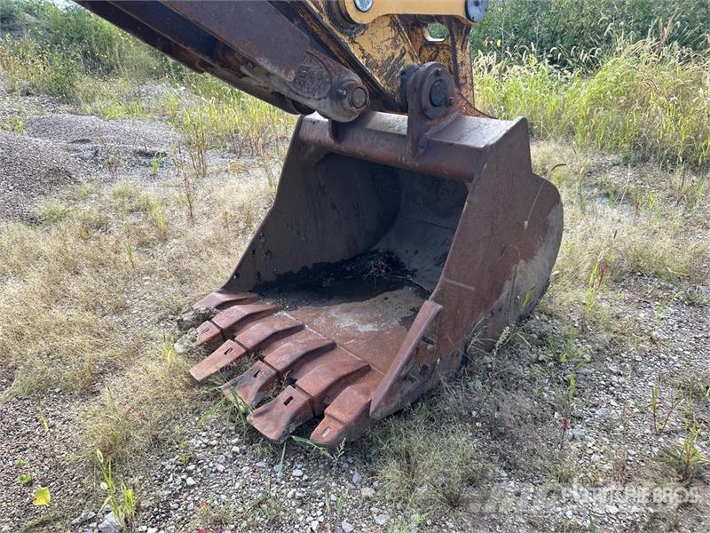 John Deere 230C LC Tracked Excavator حفارات زحافة