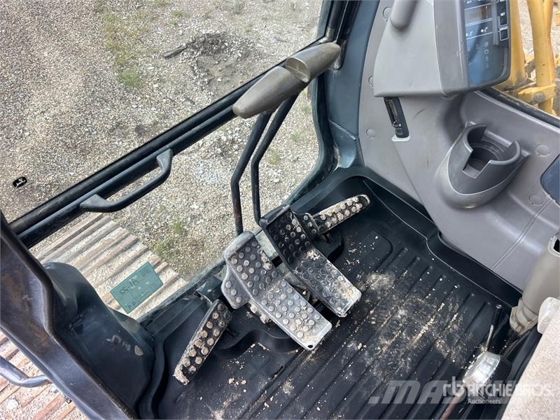 John Deere 230C LC Tracked Excavator حفارات زحافة