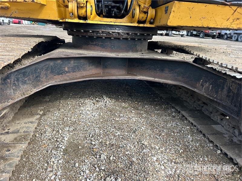 John Deere 230C LC Tracked Excavator حفارات زحافة