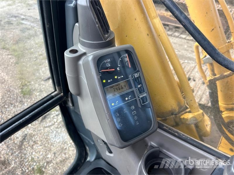 John Deere 230C LC Tracked Excavator حفارات زحافة
