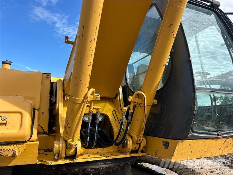 John Deere 230C LC Tracked Excavator حفارات زحافة