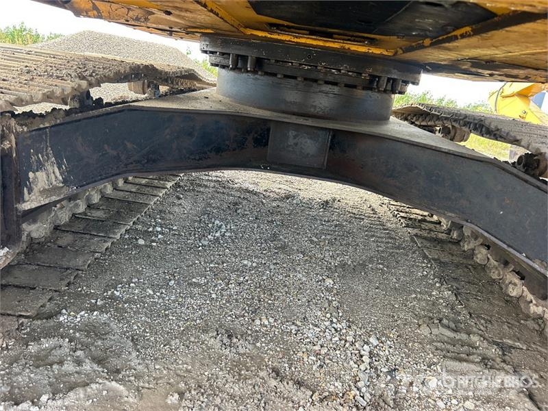 John Deere 230C LC Tracked Excavator حفارات زحافة