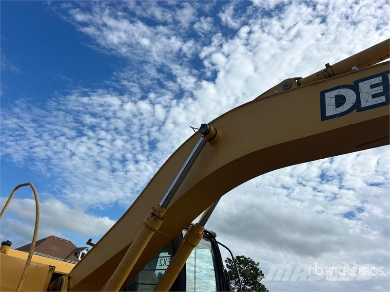 John Deere 230C LC Tracked Excavator حفارات زحافة