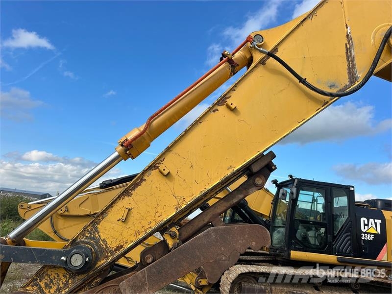 John Deere 230C LC Tracked Excavator حفارات زحافة