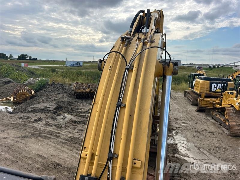 John Deere 230C LC Tracked Excavator حفارات زحافة
