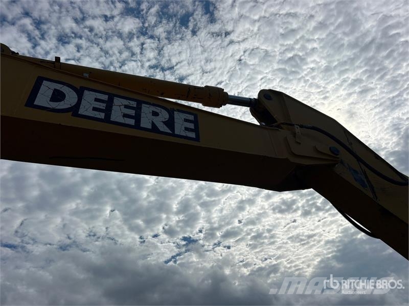 John Deere 230C LC Tracked Excavator حفارات زحافة