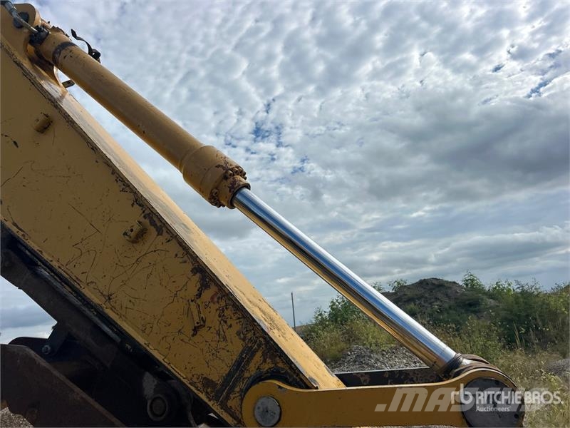 John Deere 230C LC Tracked Excavator حفارات زحافة