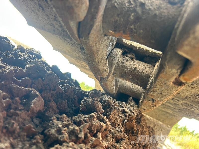 John Deere 230C LC Tracked Excavator حفارات زحافة