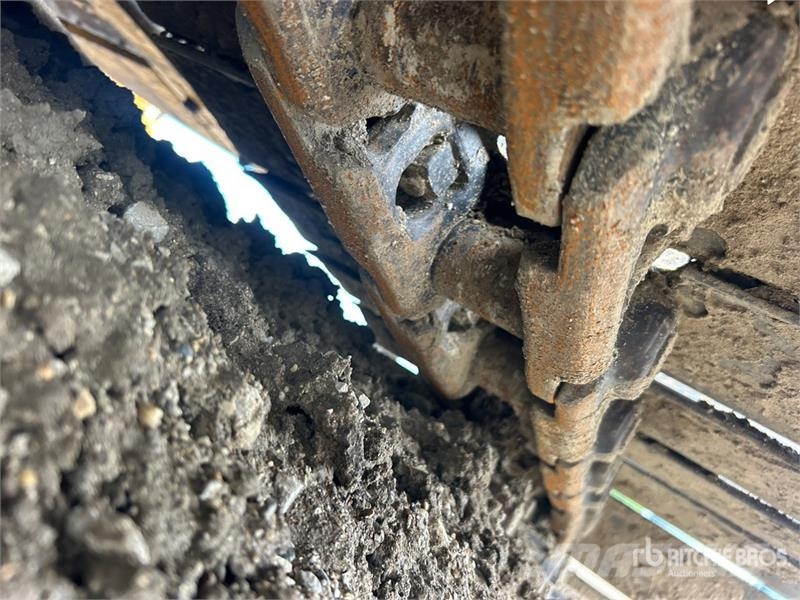 John Deere 230C LC Tracked Excavator حفارات زحافة