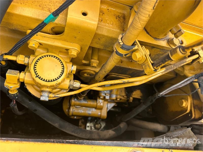 John Deere 230C LC Tracked Excavator حفارات زحافة