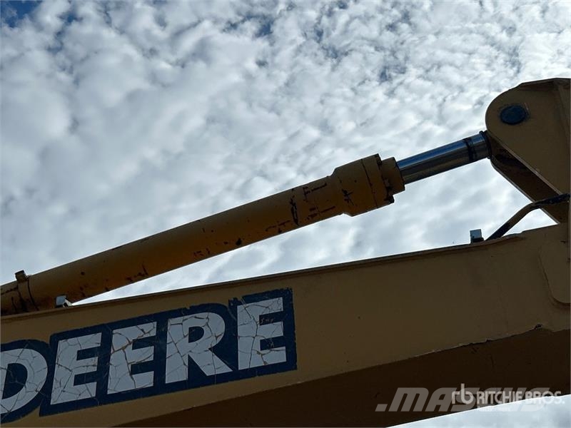 John Deere 230C LC Tracked Excavator حفارات زحافة